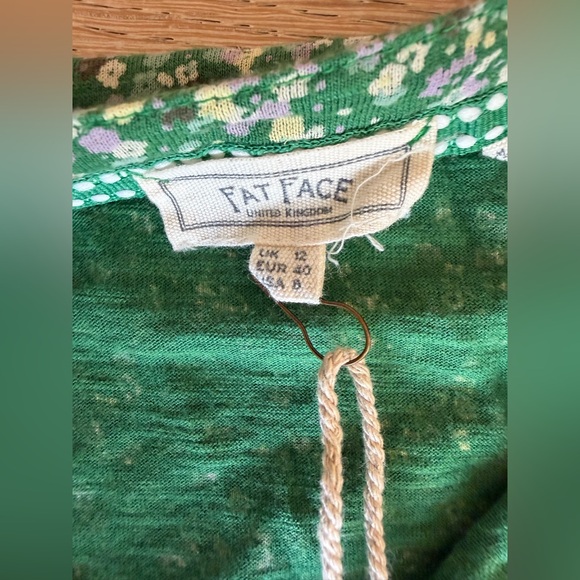 Brand new Fat face UK woman Green Floral Long Sleeve Top - Picture 2 of 3